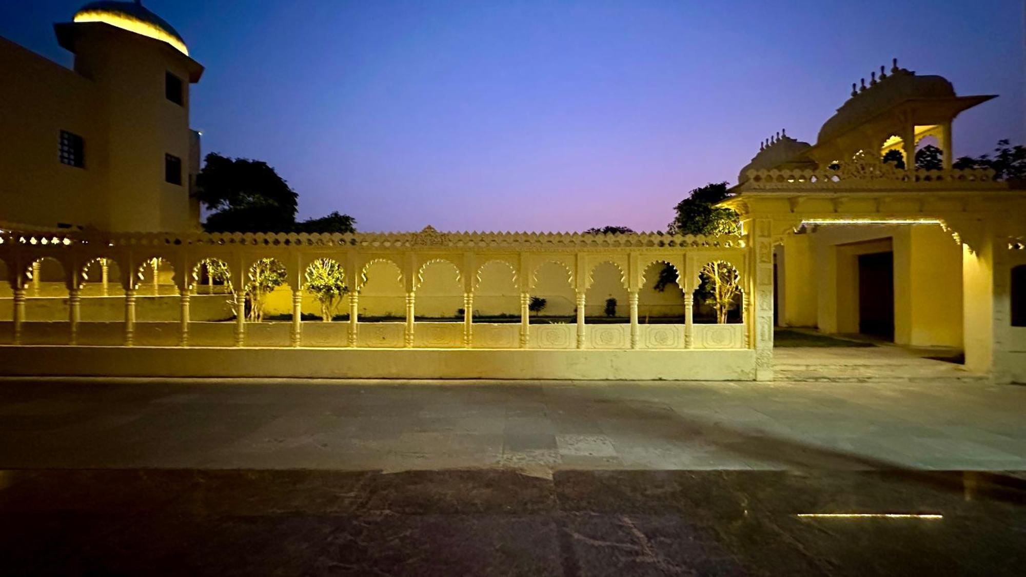 The Burj Resort Luxurious Stay Udaipur Dış mekan fotoğraf
