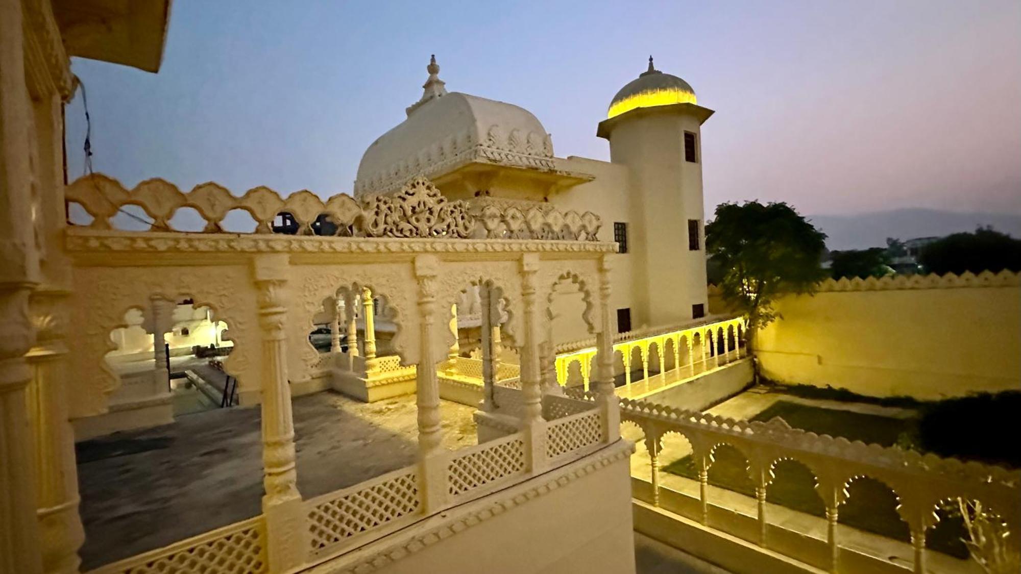 The Burj Resort Luxurious Stay Udaipur Dış mekan fotoğraf